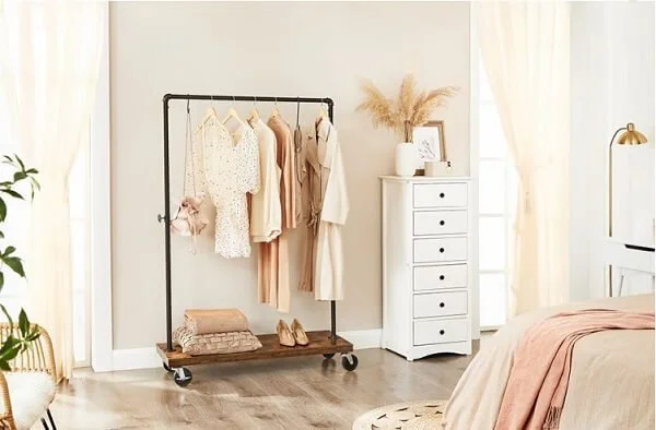 chambre-dressing-bien-rangee